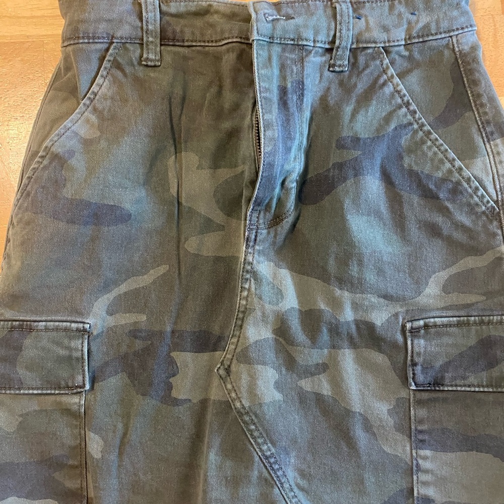 Hollister Ultra High-Rise Skirt